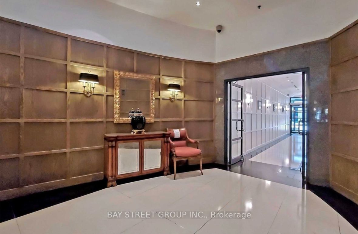102 Bloor St W, #1001