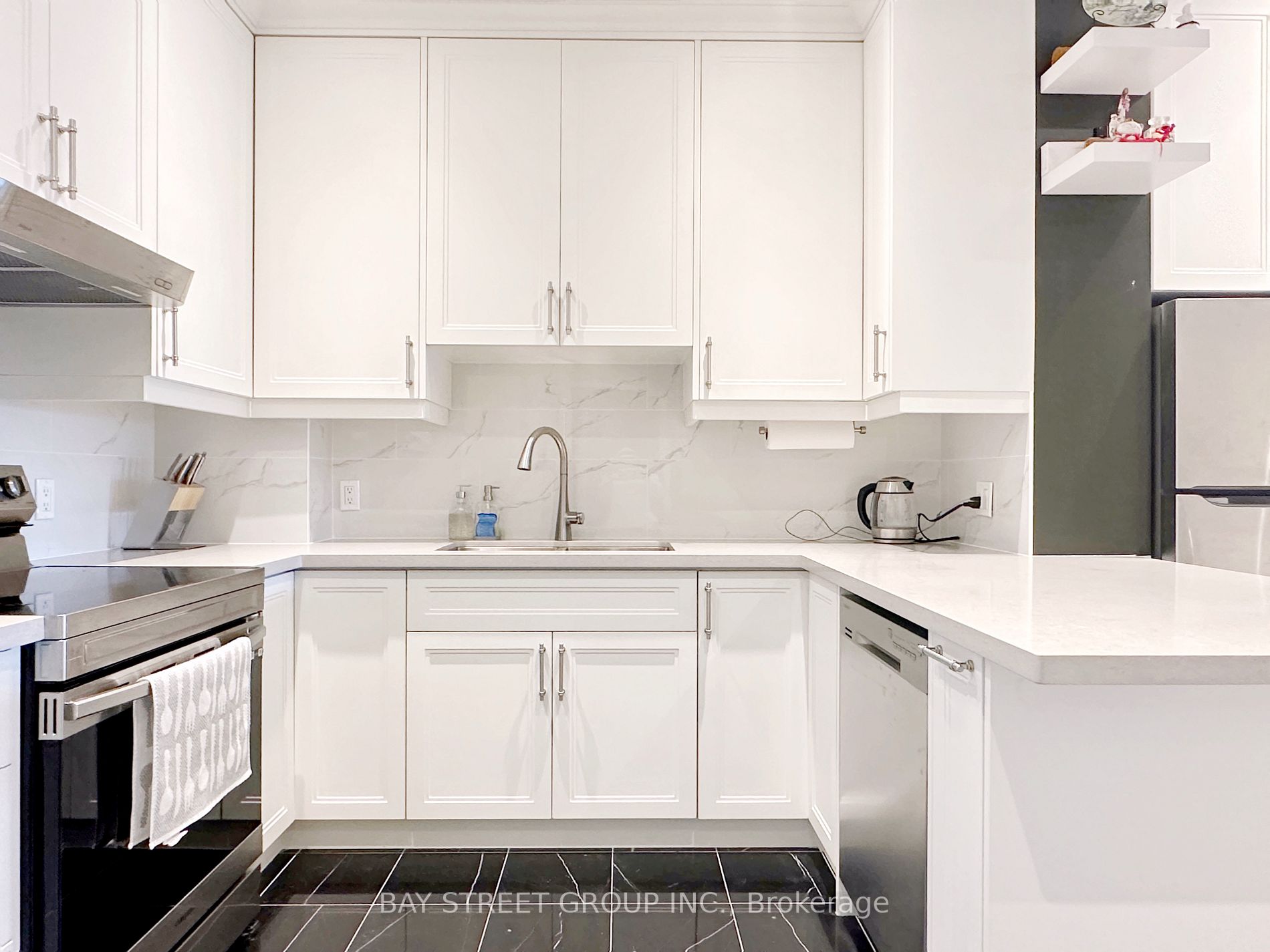102 Bloor St W, #1001