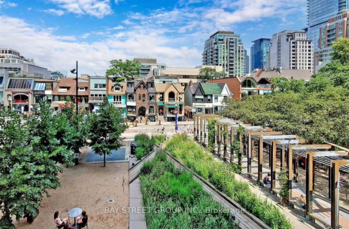 102 Bloor St W, #1001