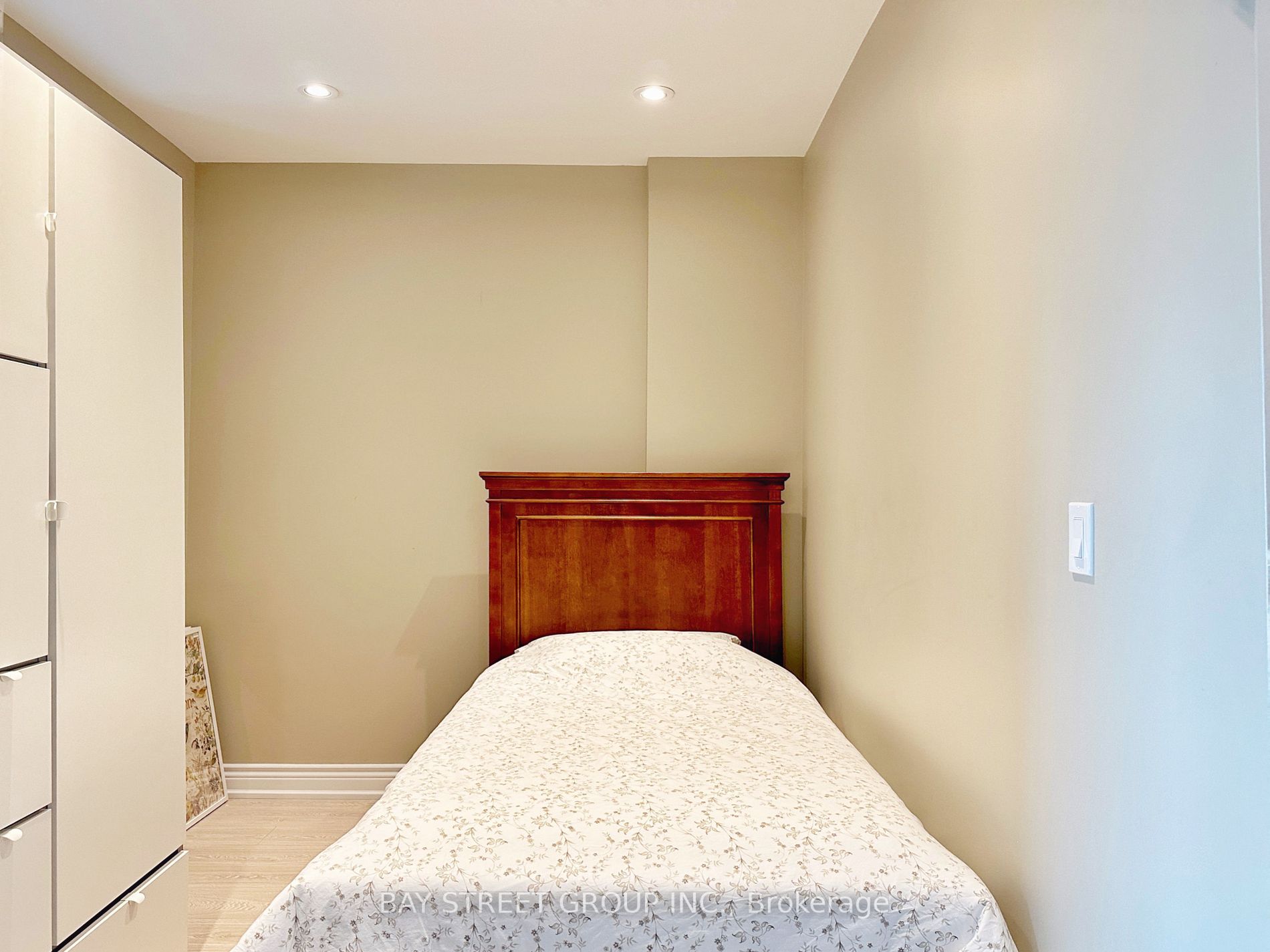 102 Bloor St W, #1001