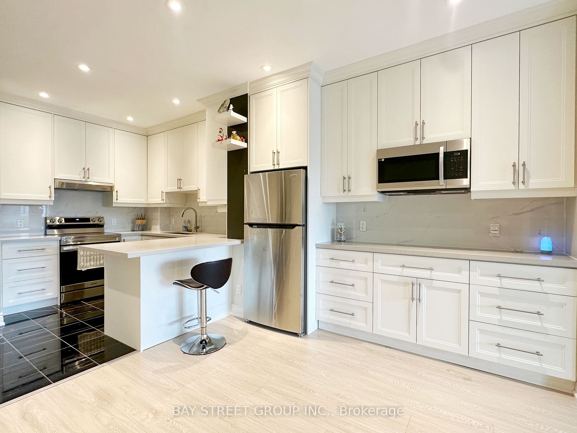 102 Bloor St W, #1001