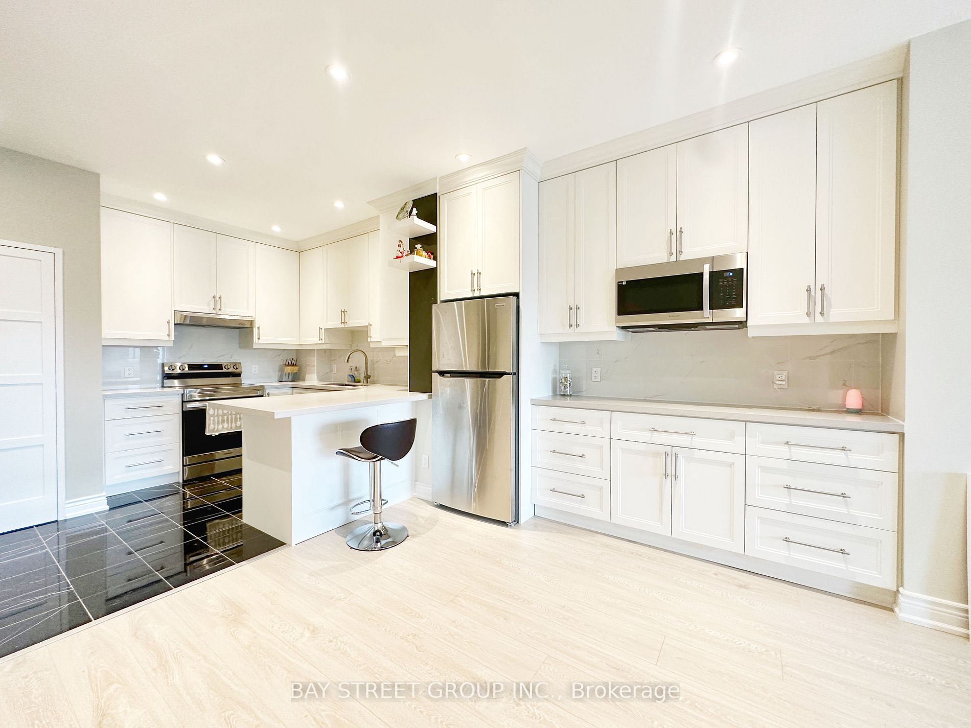 102 Bloor St W, #1001