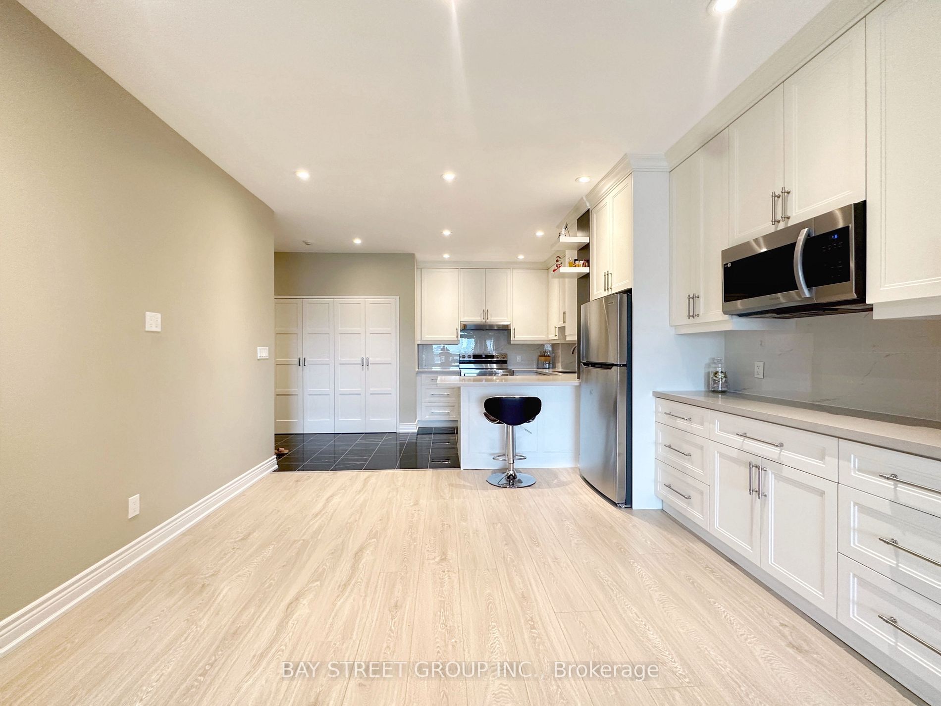 102 Bloor St W, #1001