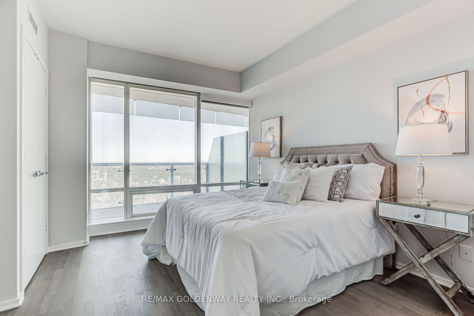 1 Bloor St E, #5106