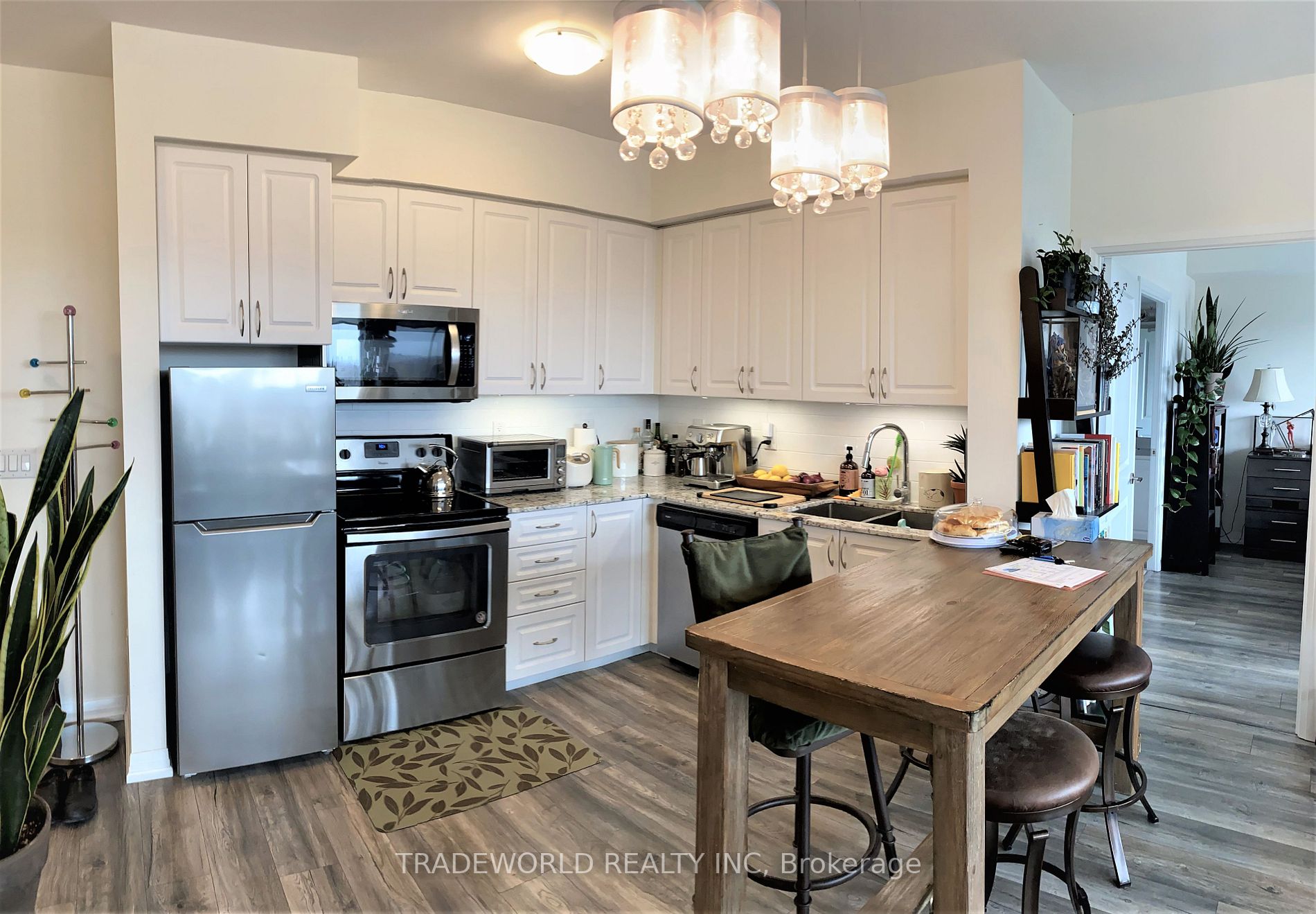 741 Sheppard Ave W, #806