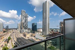 18 Yonge St, #2106