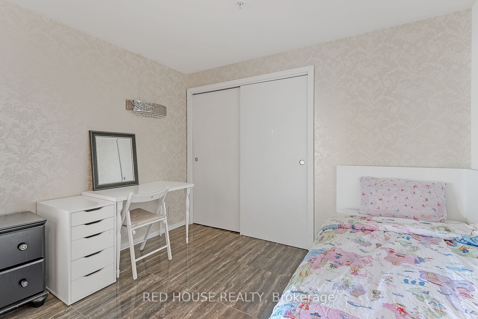 180 University Ave, #2105