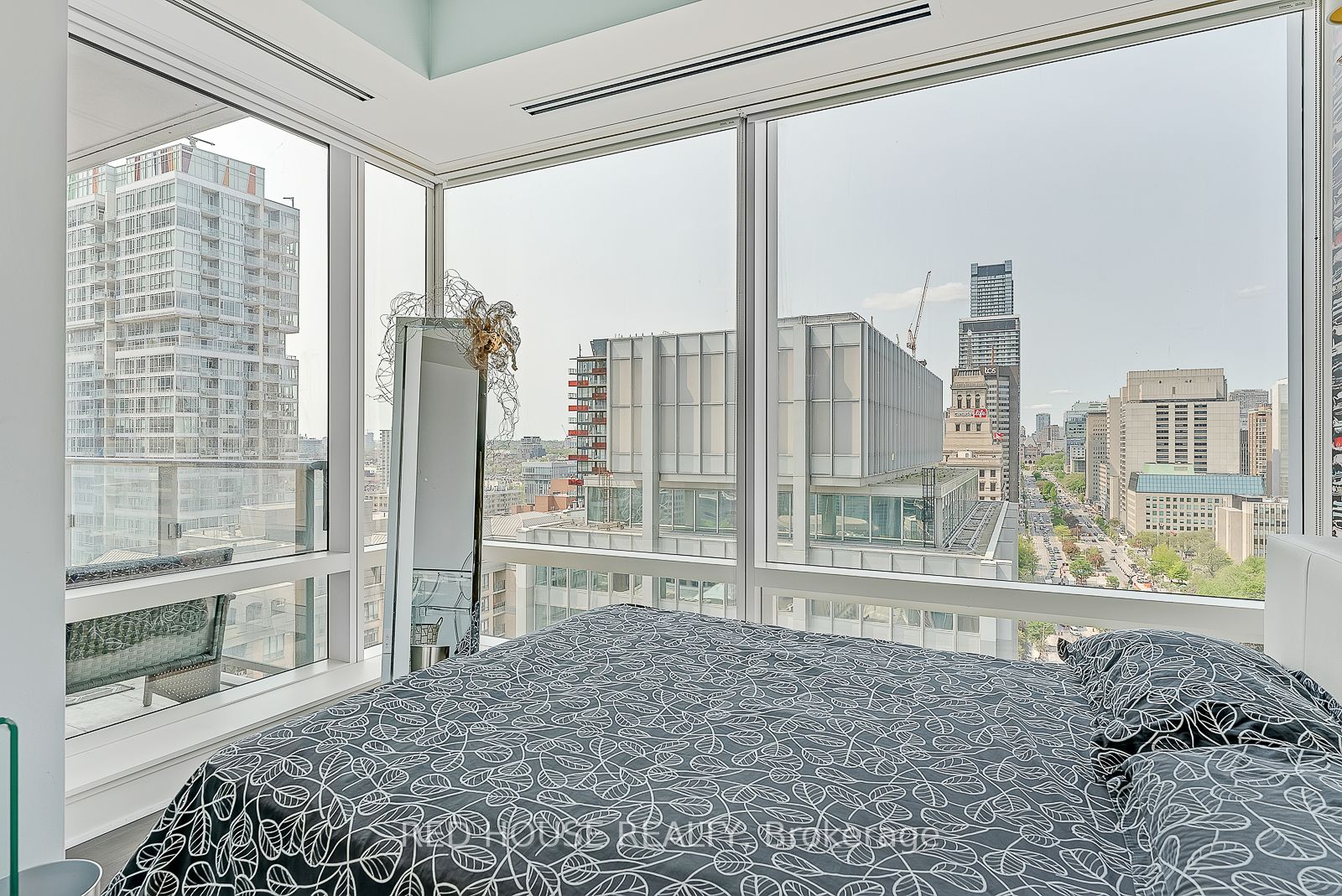 180 University Ave, #2105