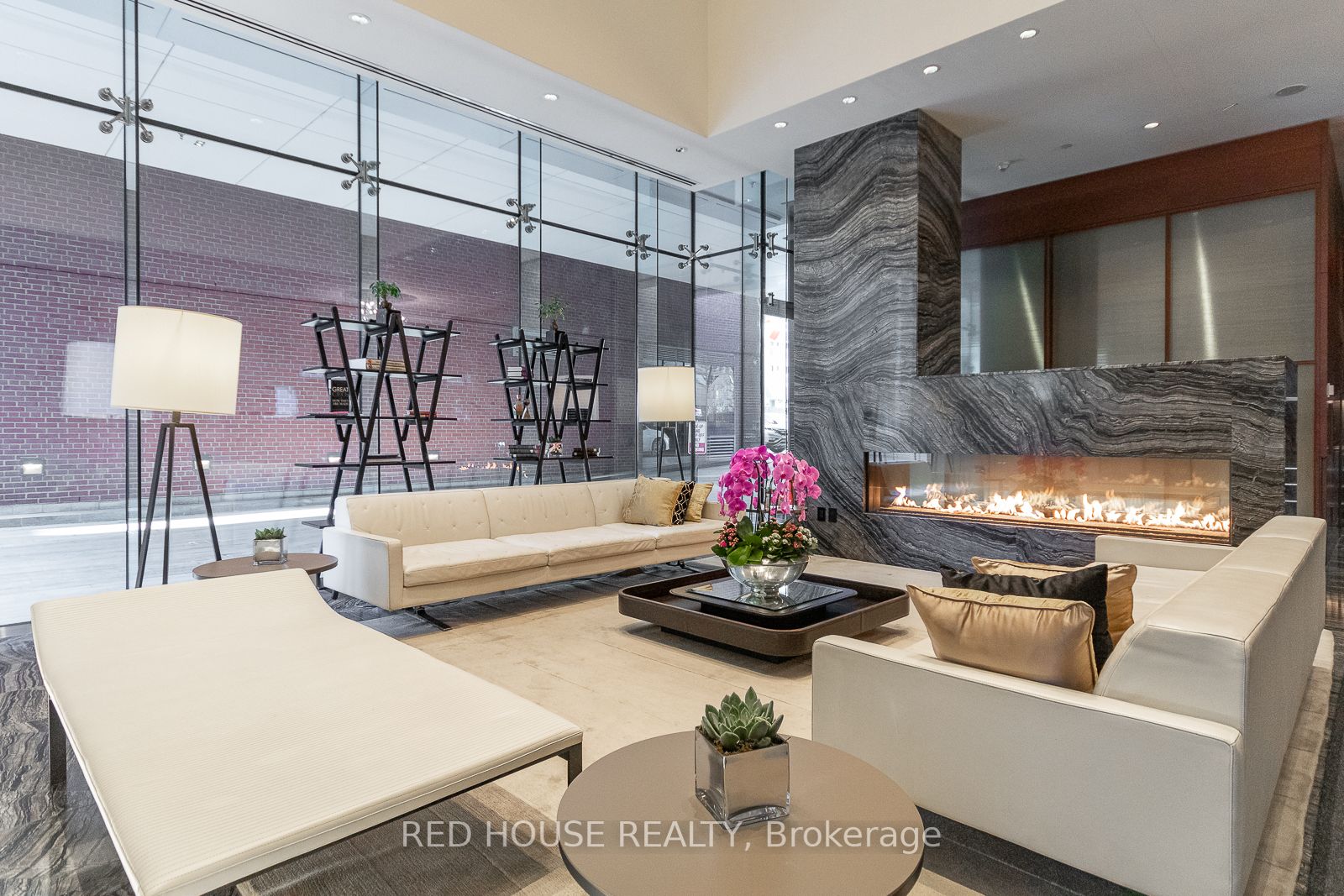180 University Ave, #2105