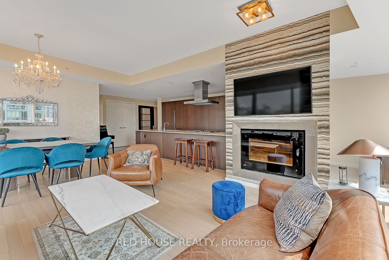 180 University Ave, #2105