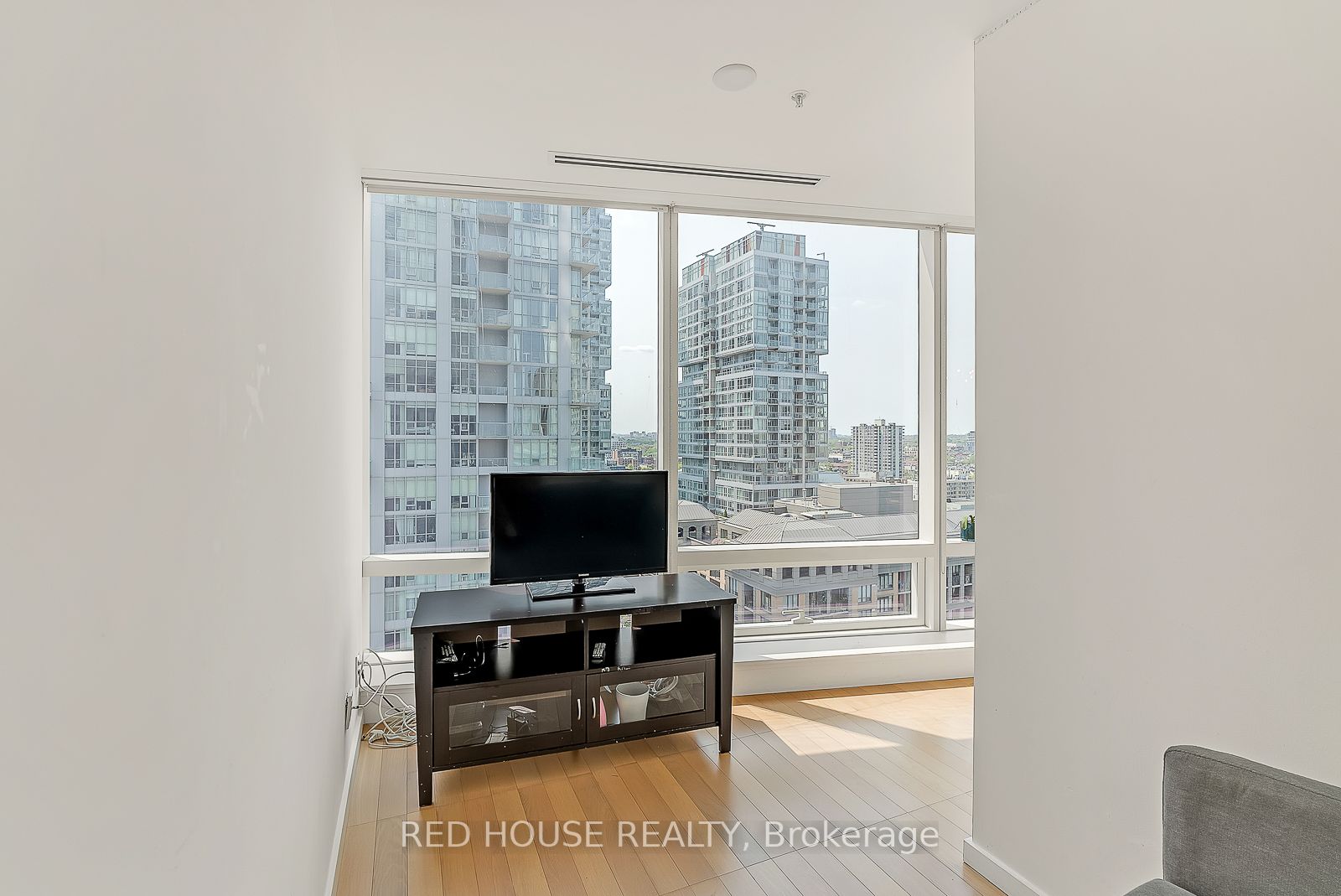 180 University Ave, #2105