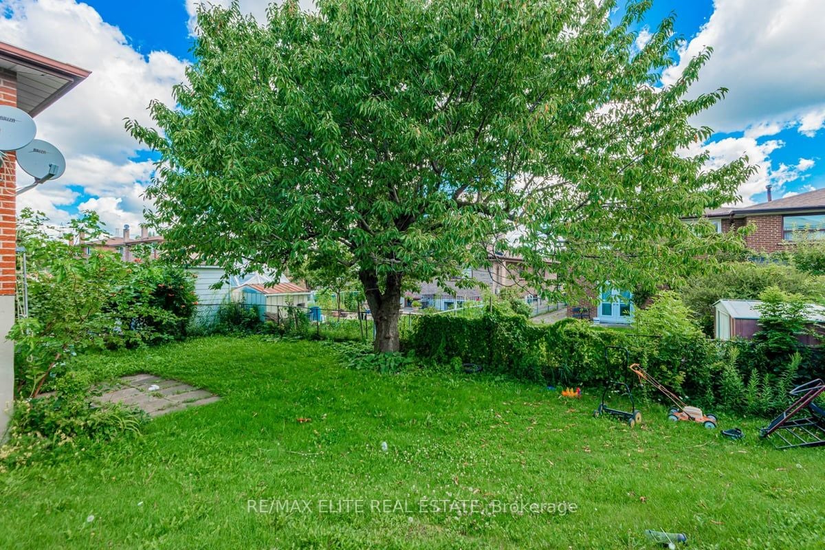 25 Navaho Dr