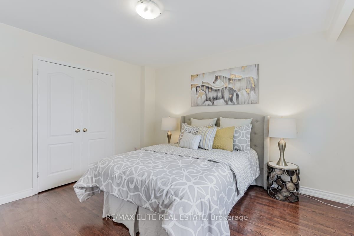 25 Navaho Dr