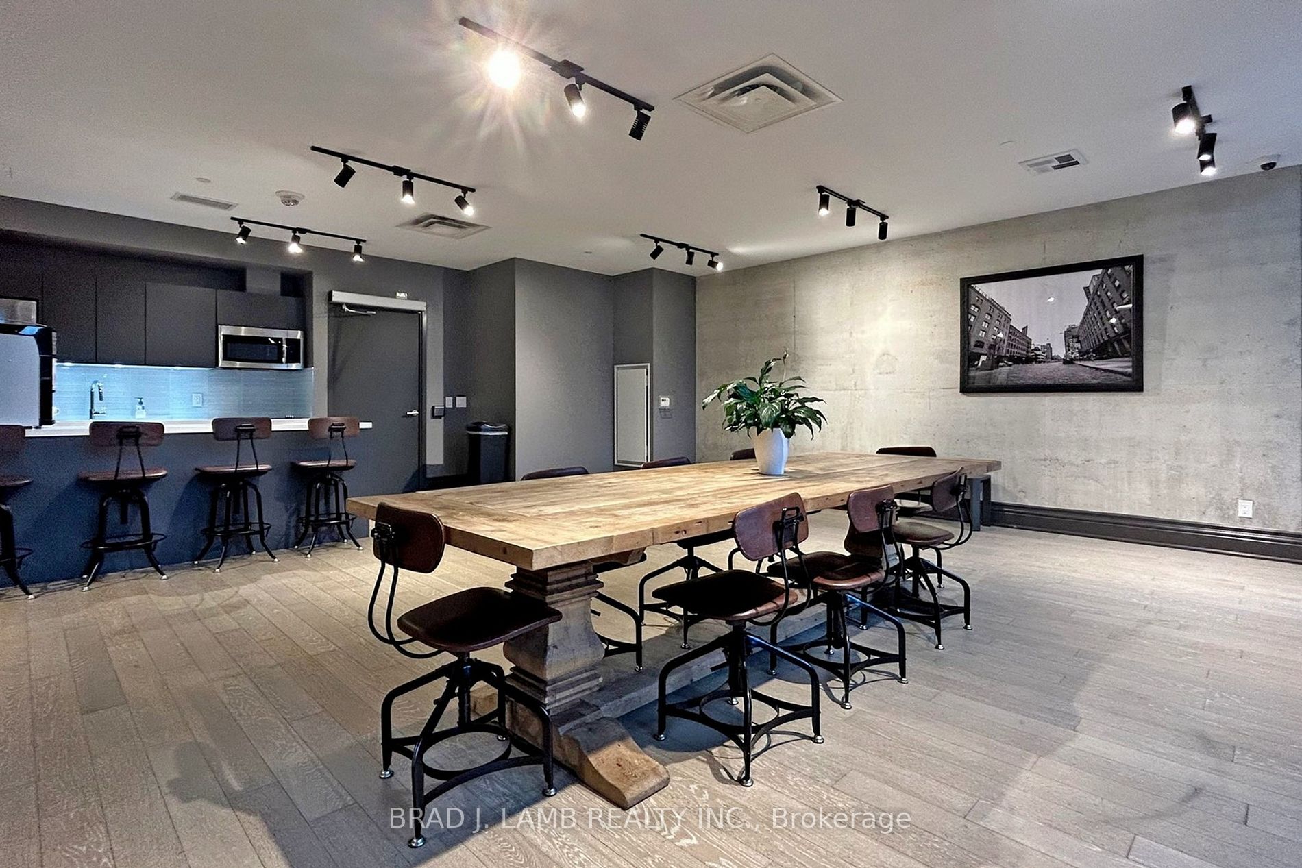 608 Richmond St W, #520