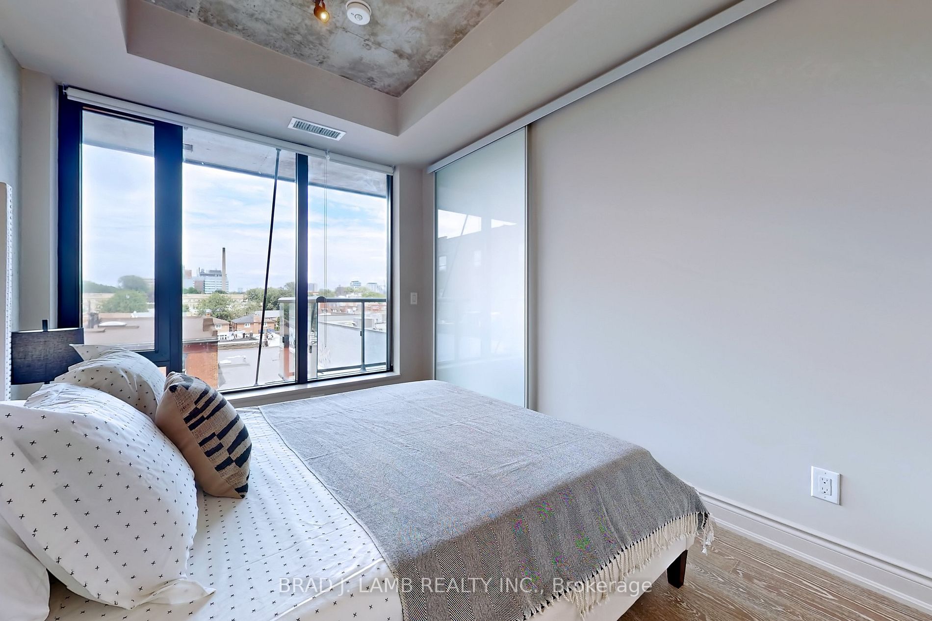 608 Richmond St W, #520