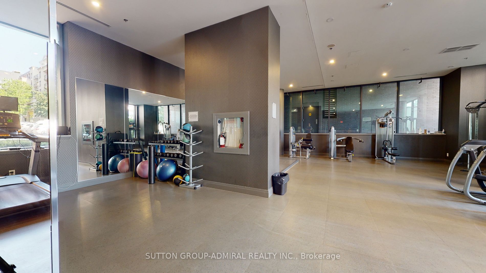18 Rean Drive, #207