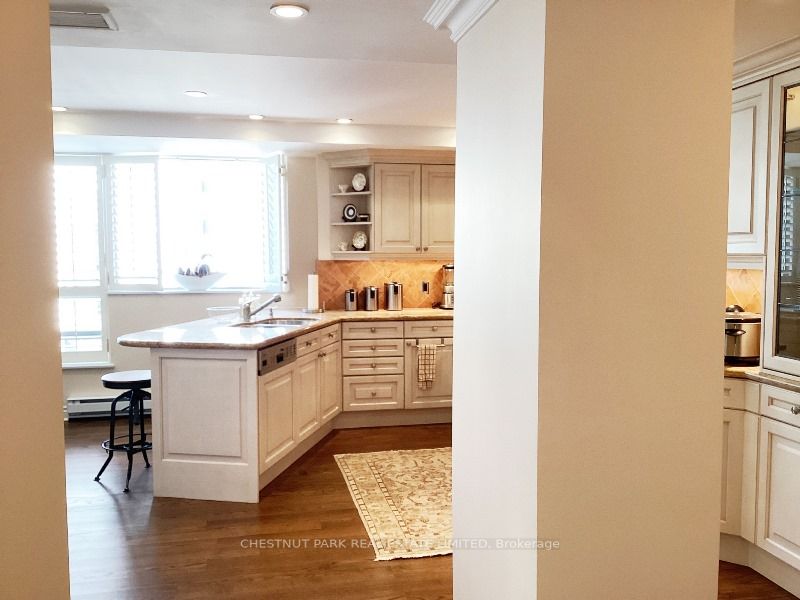 1132 Bay St, #1002