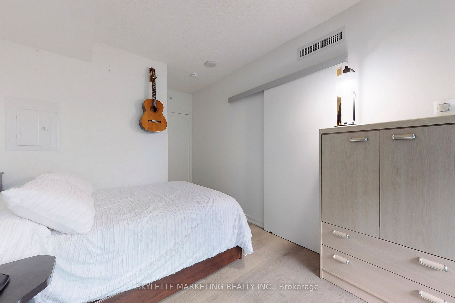 25 Richmond St E, #1105