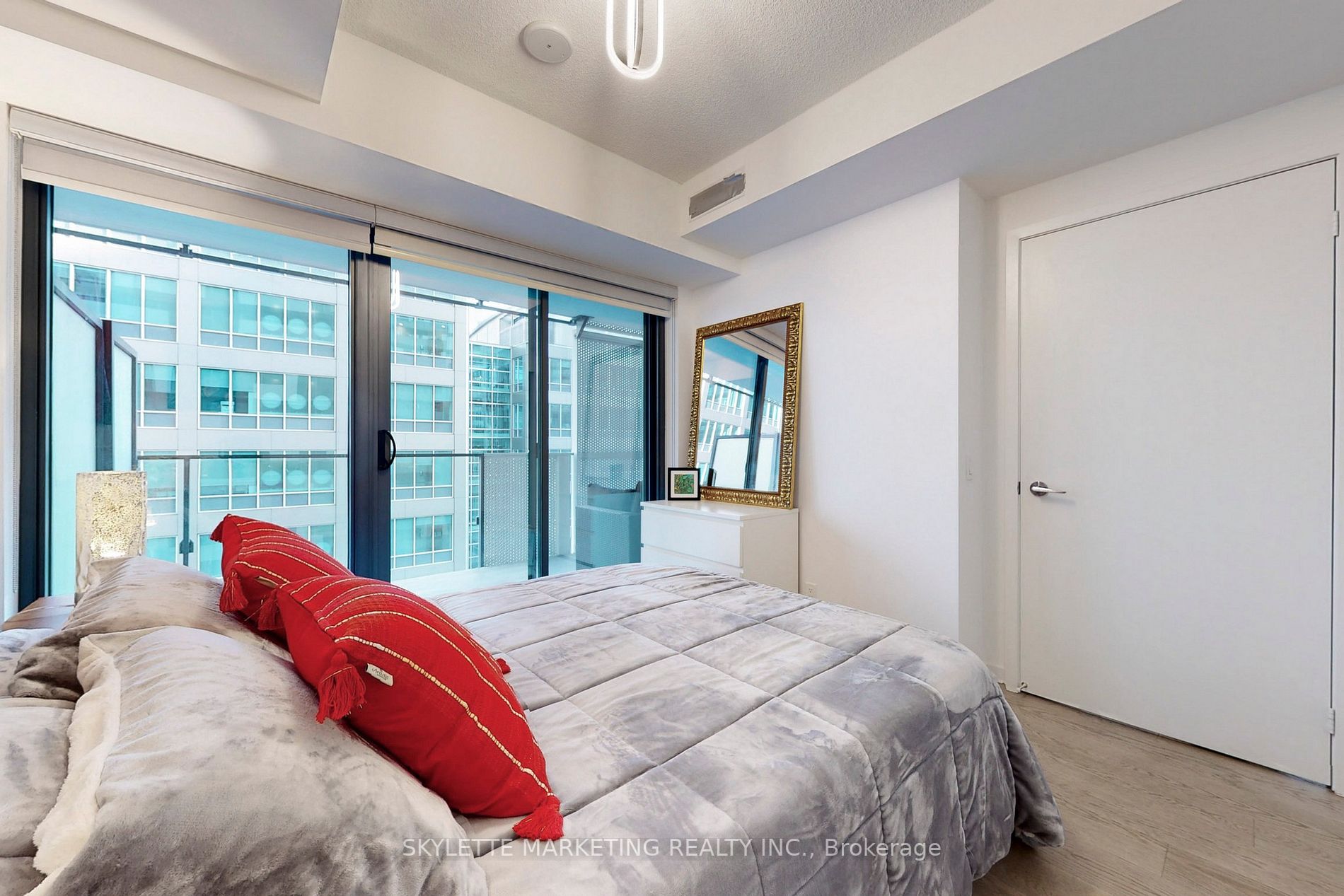 25 Richmond St E, #1105