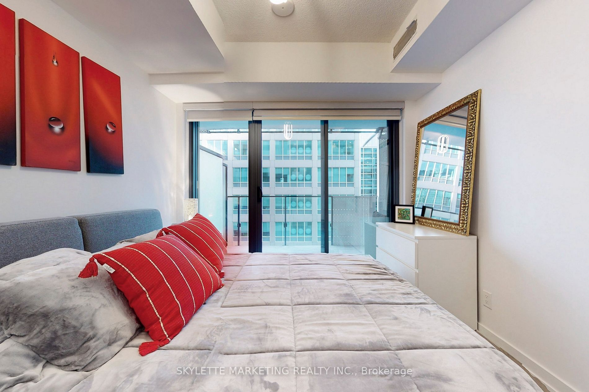 25 Richmond St E, #1105