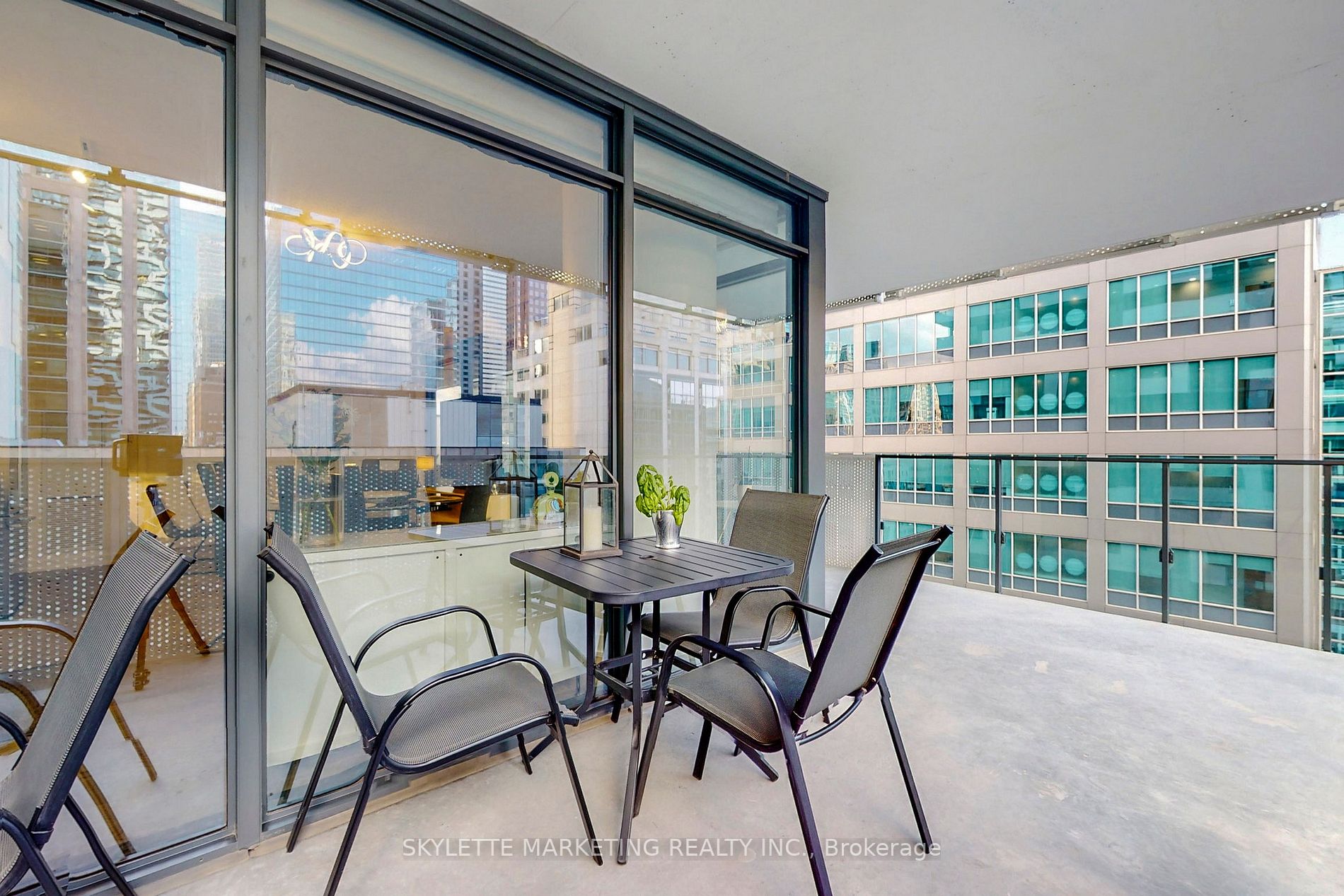25 Richmond St E, #1105