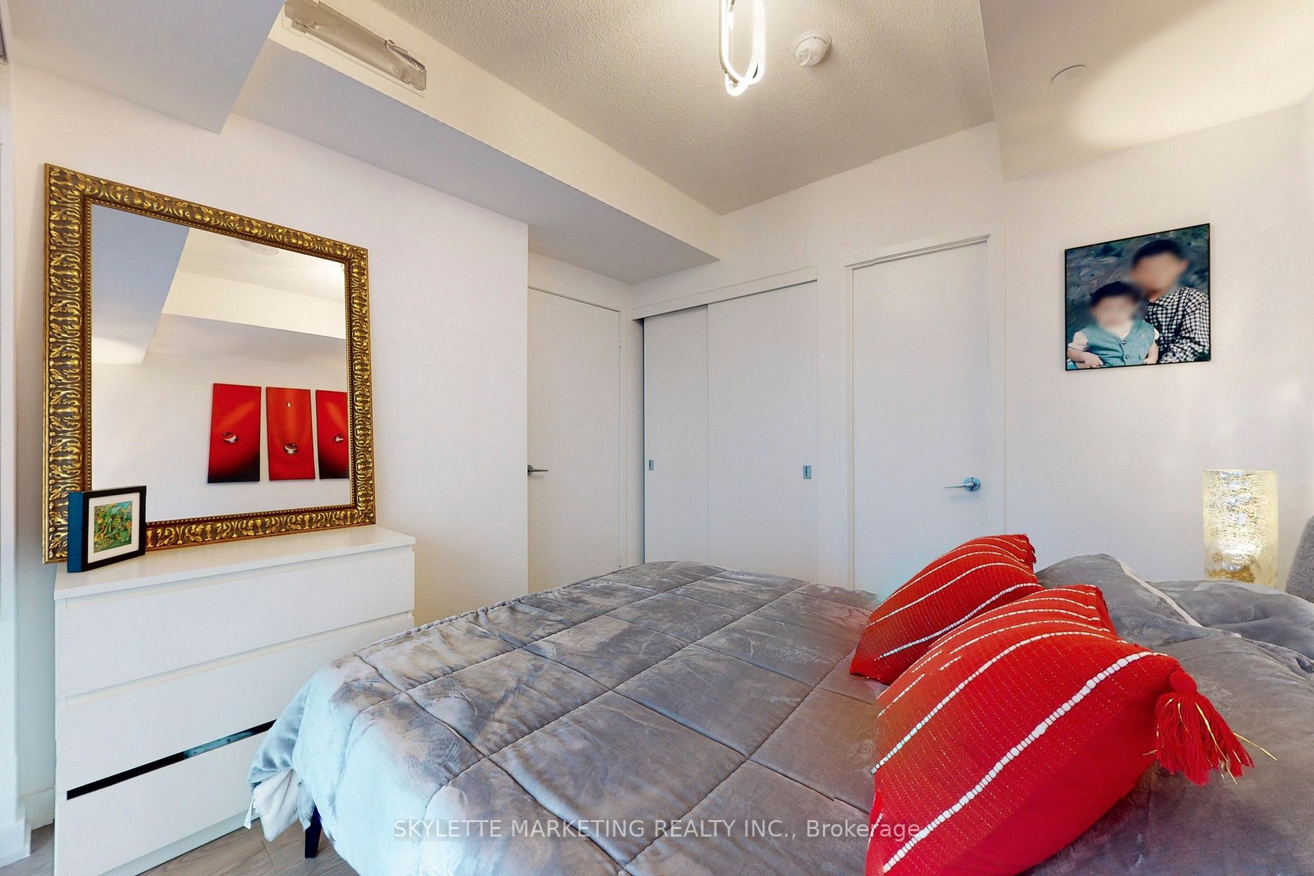 25 Richmond St E, #1105