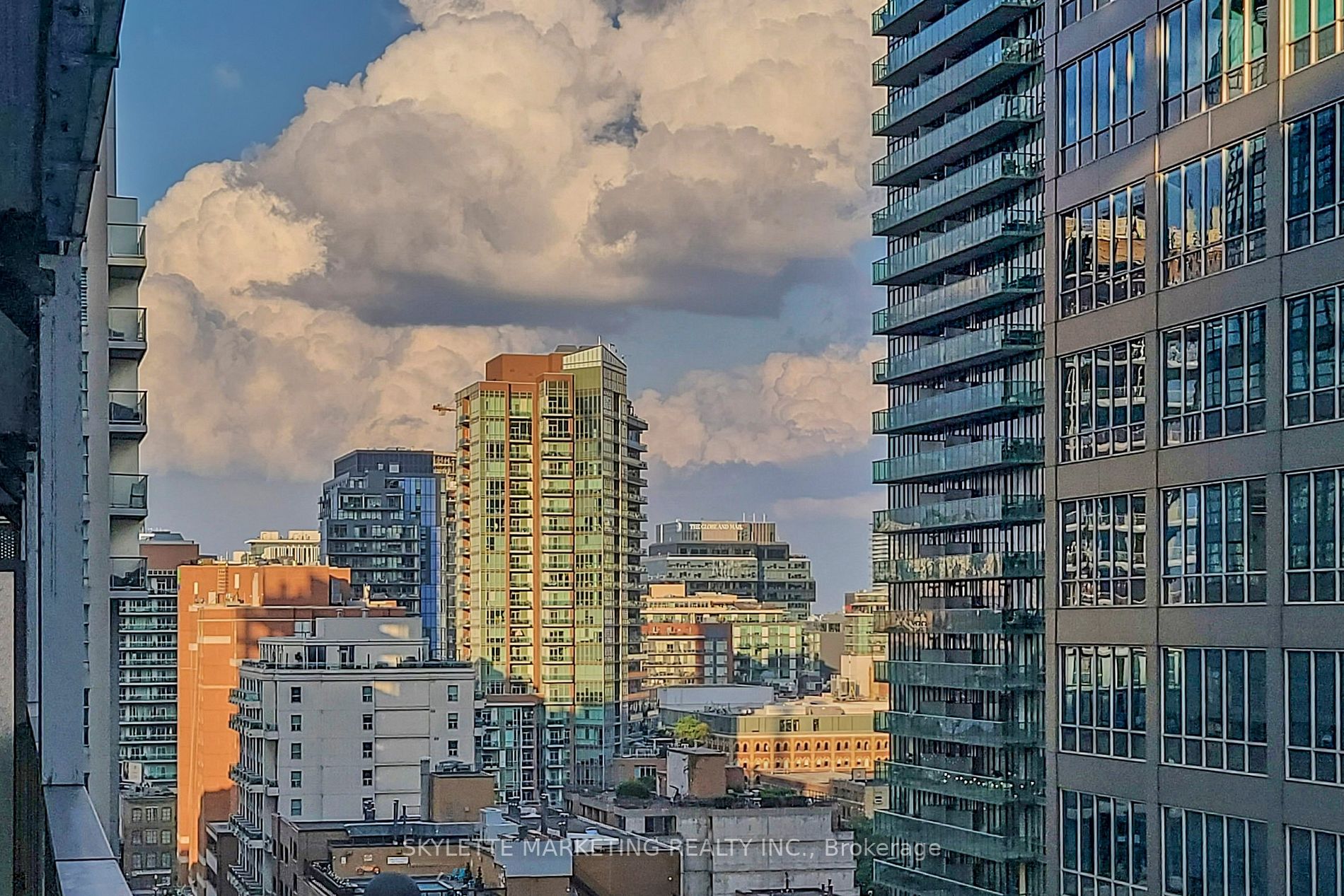 25 Richmond St E, #1105
