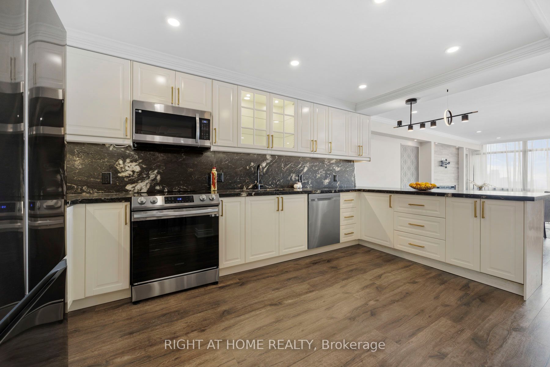 1555 Finch Avenue E, #1605