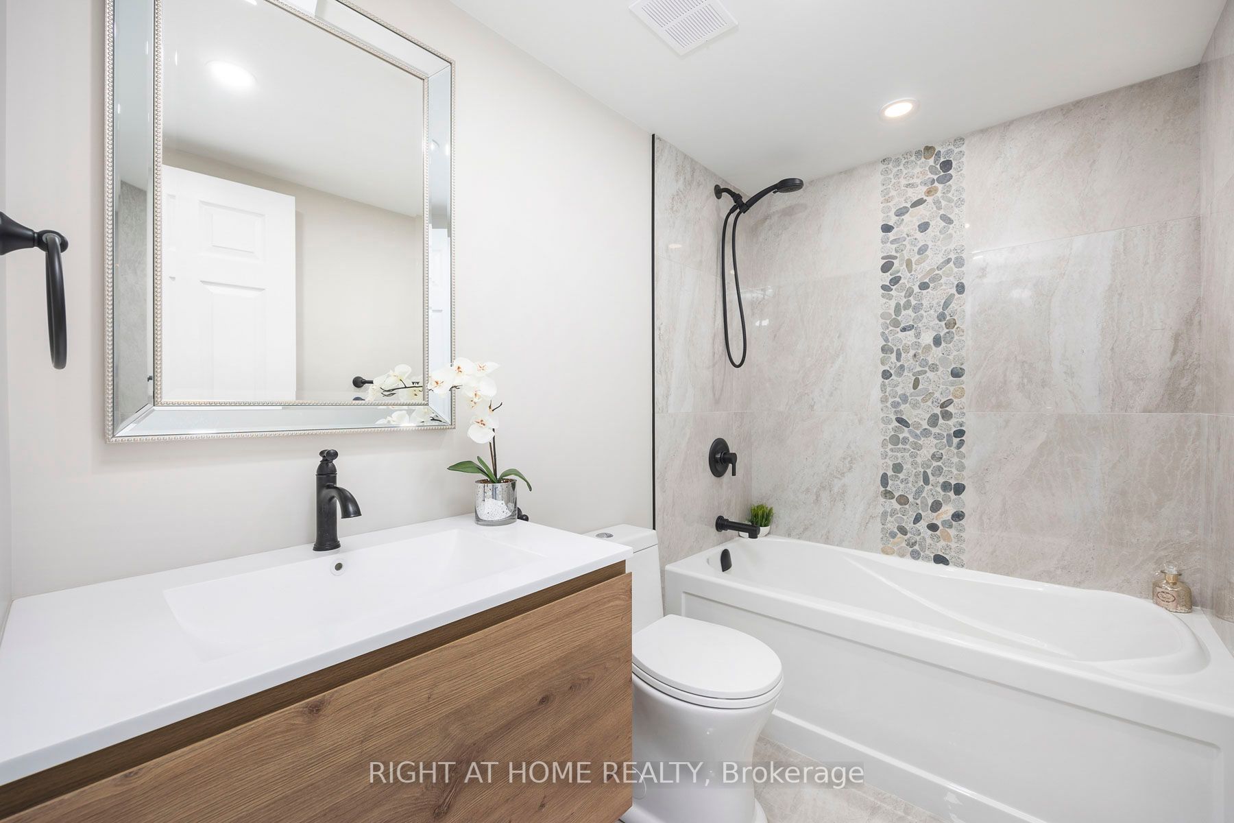 1555 Finch Avenue E, #1605