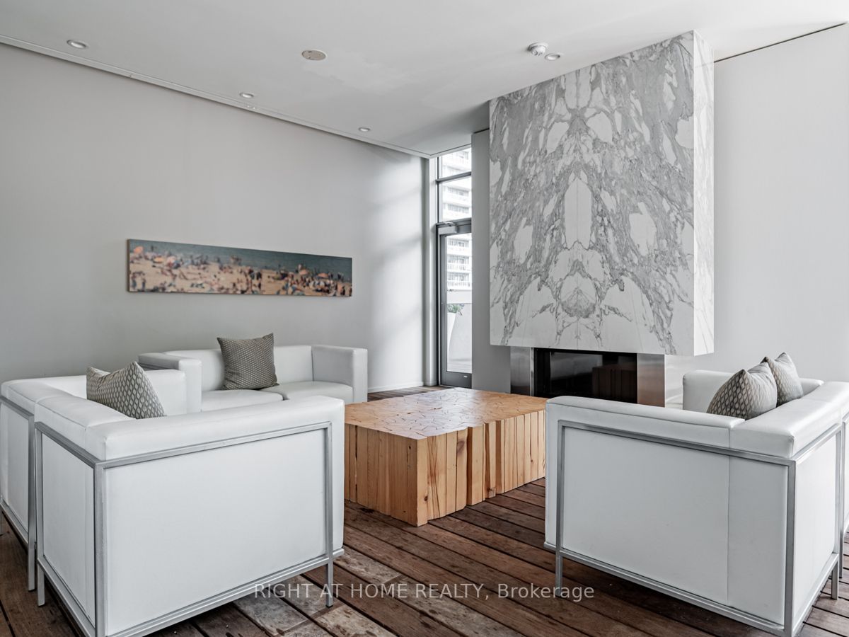 8 Charlotte St, #1603