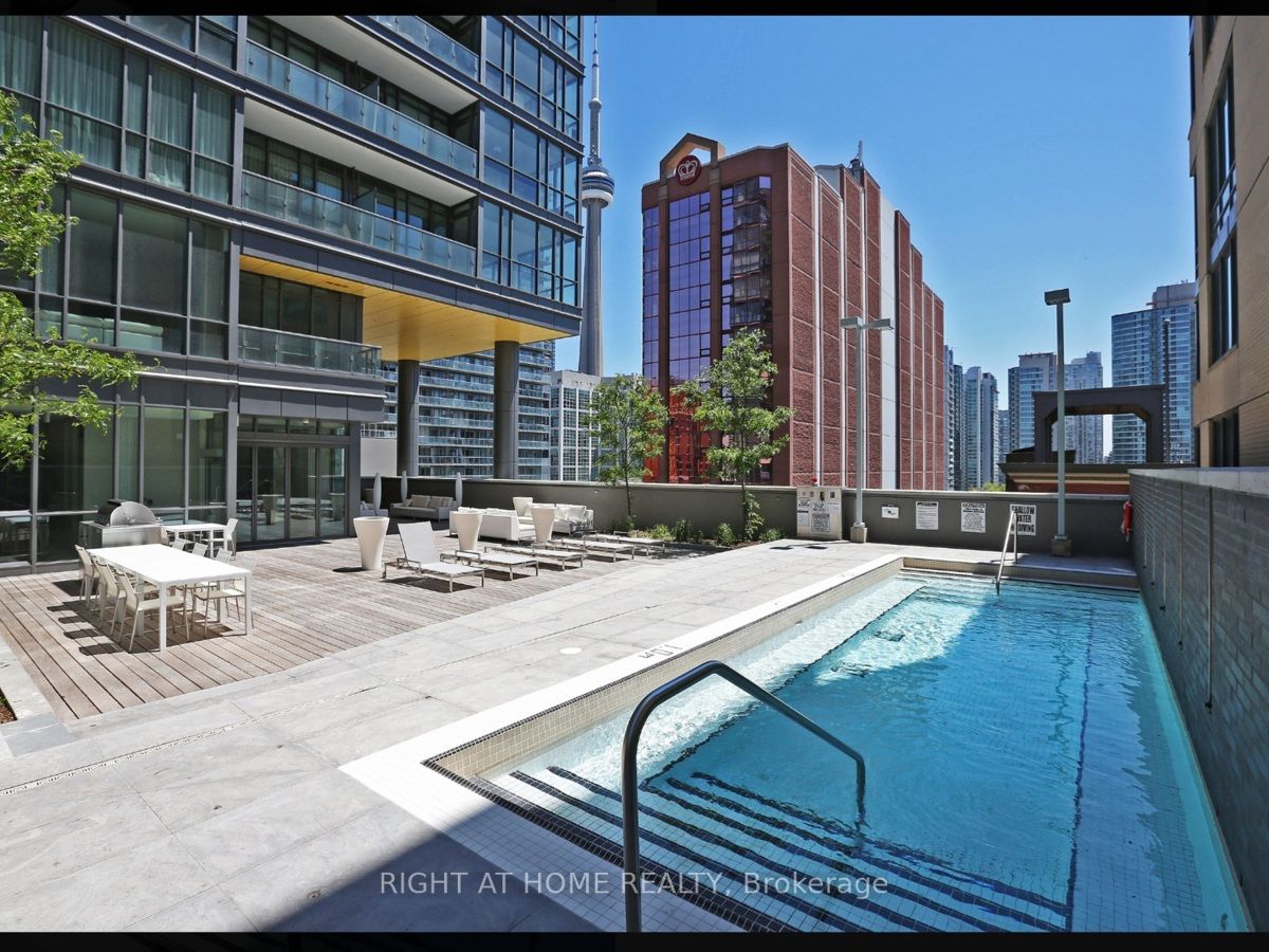8 Charlotte St, #1603