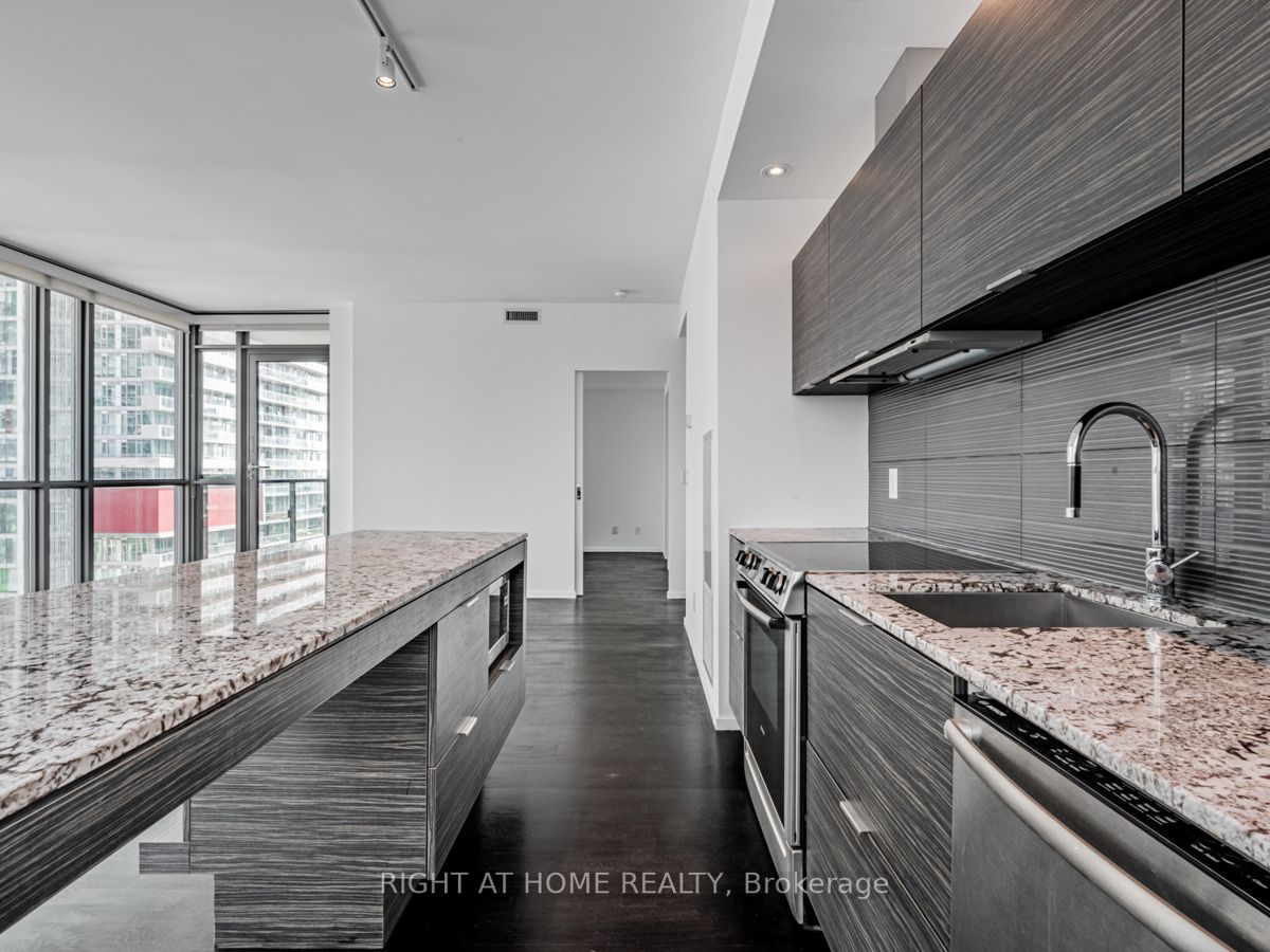 8 Charlotte St, #1603