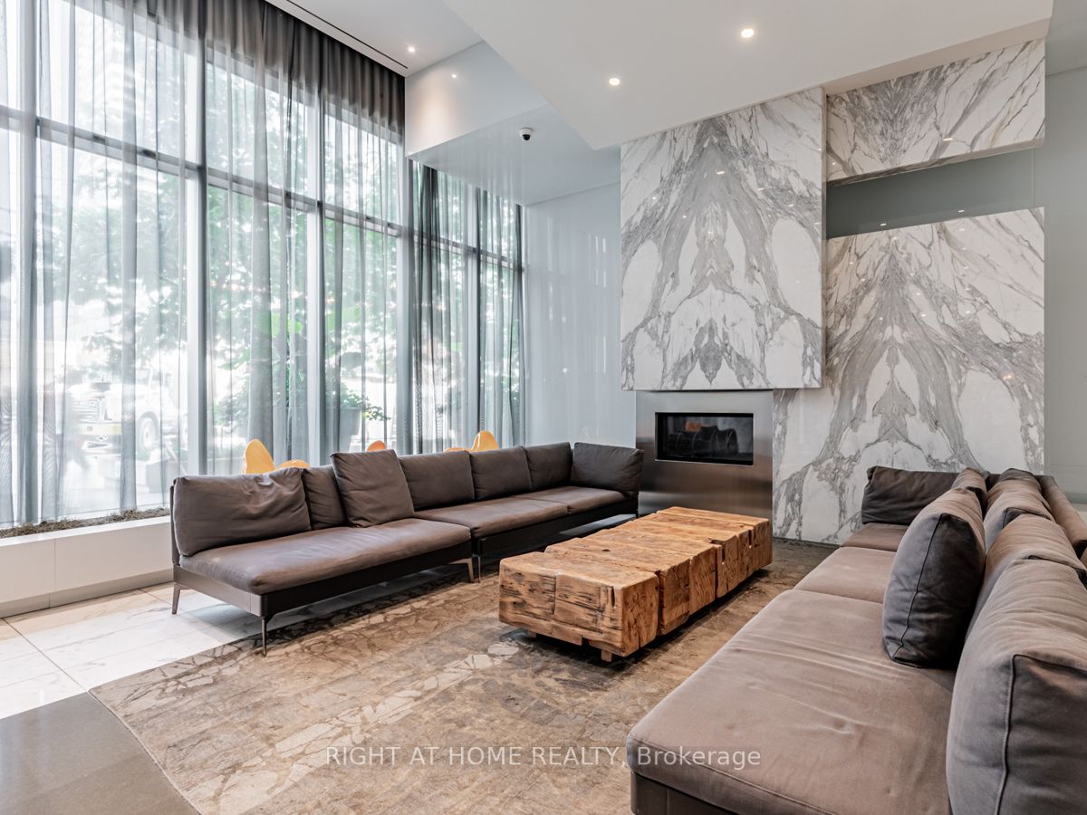 8 Charlotte St, #1603