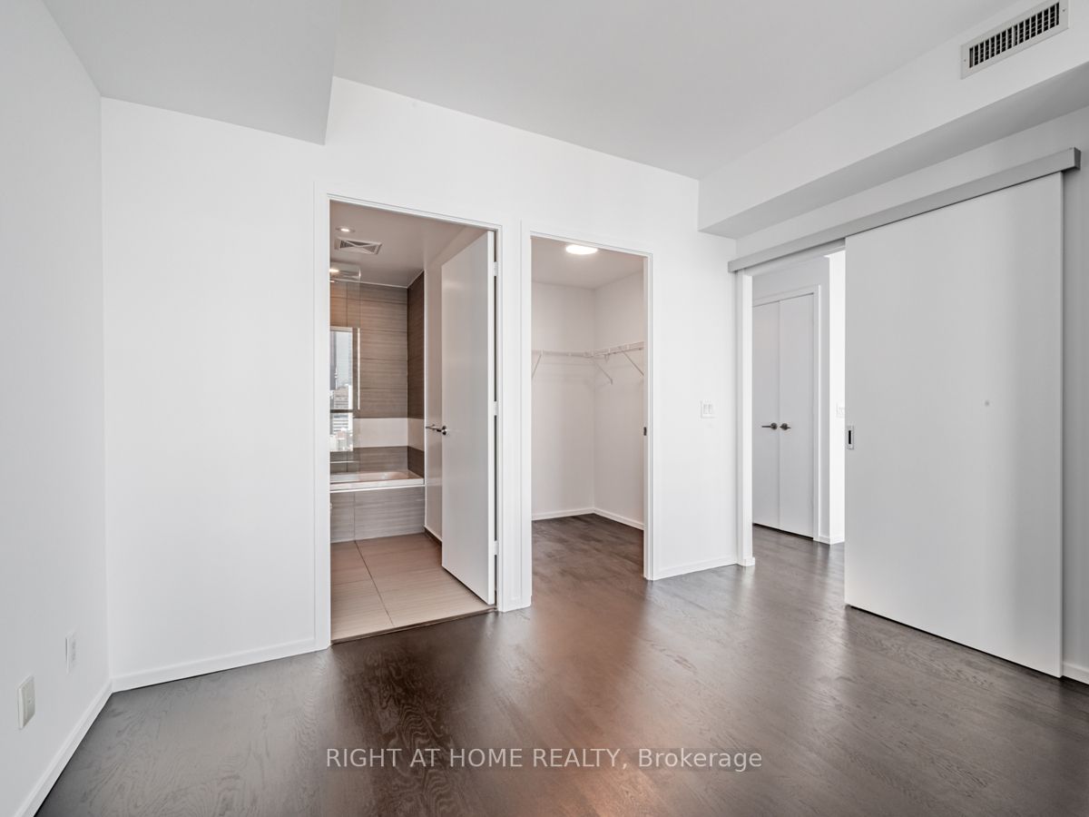 8 Charlotte St, #1603
