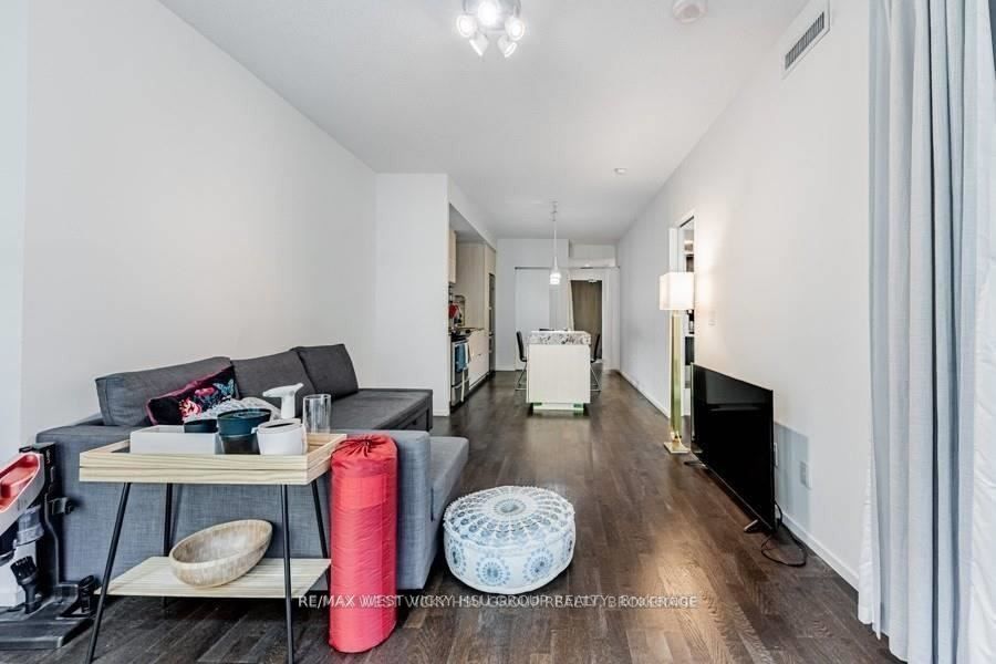 101 Charles St E, #619