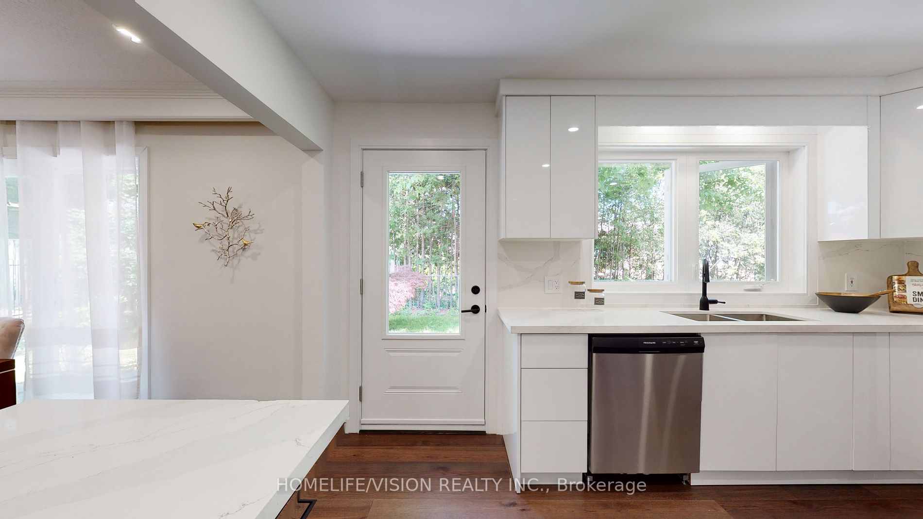 12 Flaremore Cres