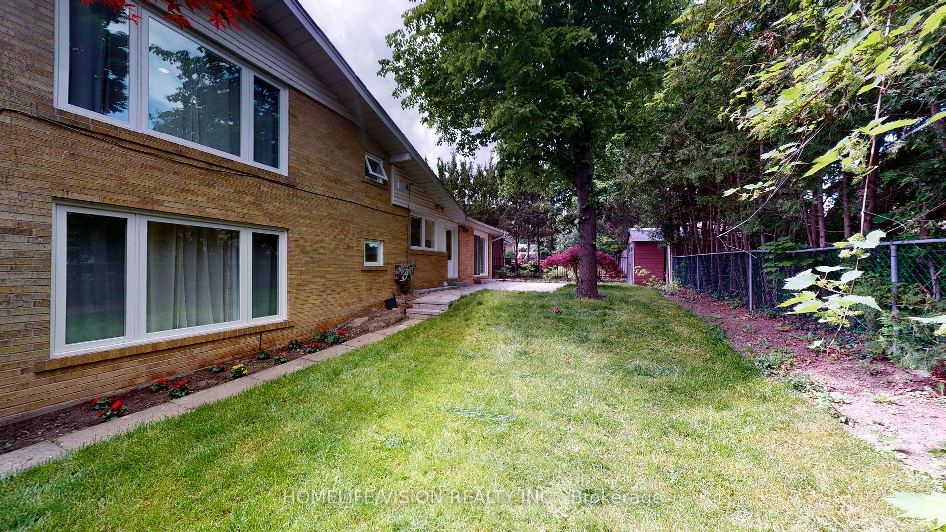 12 Flaremore Cres