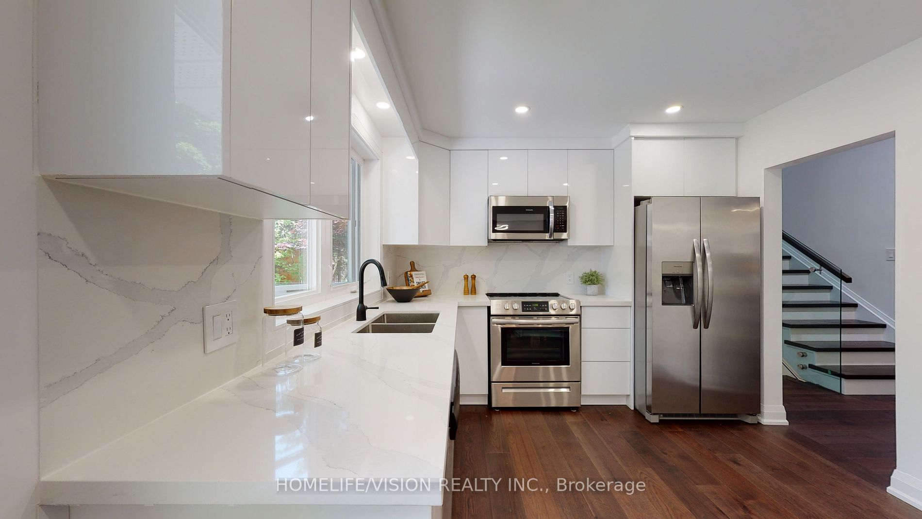 12 Flaremore Cres