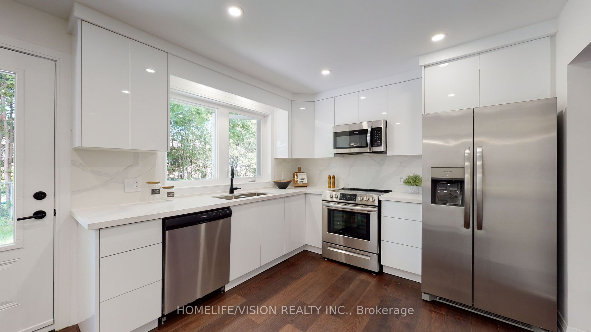 12 Flaremore Cres