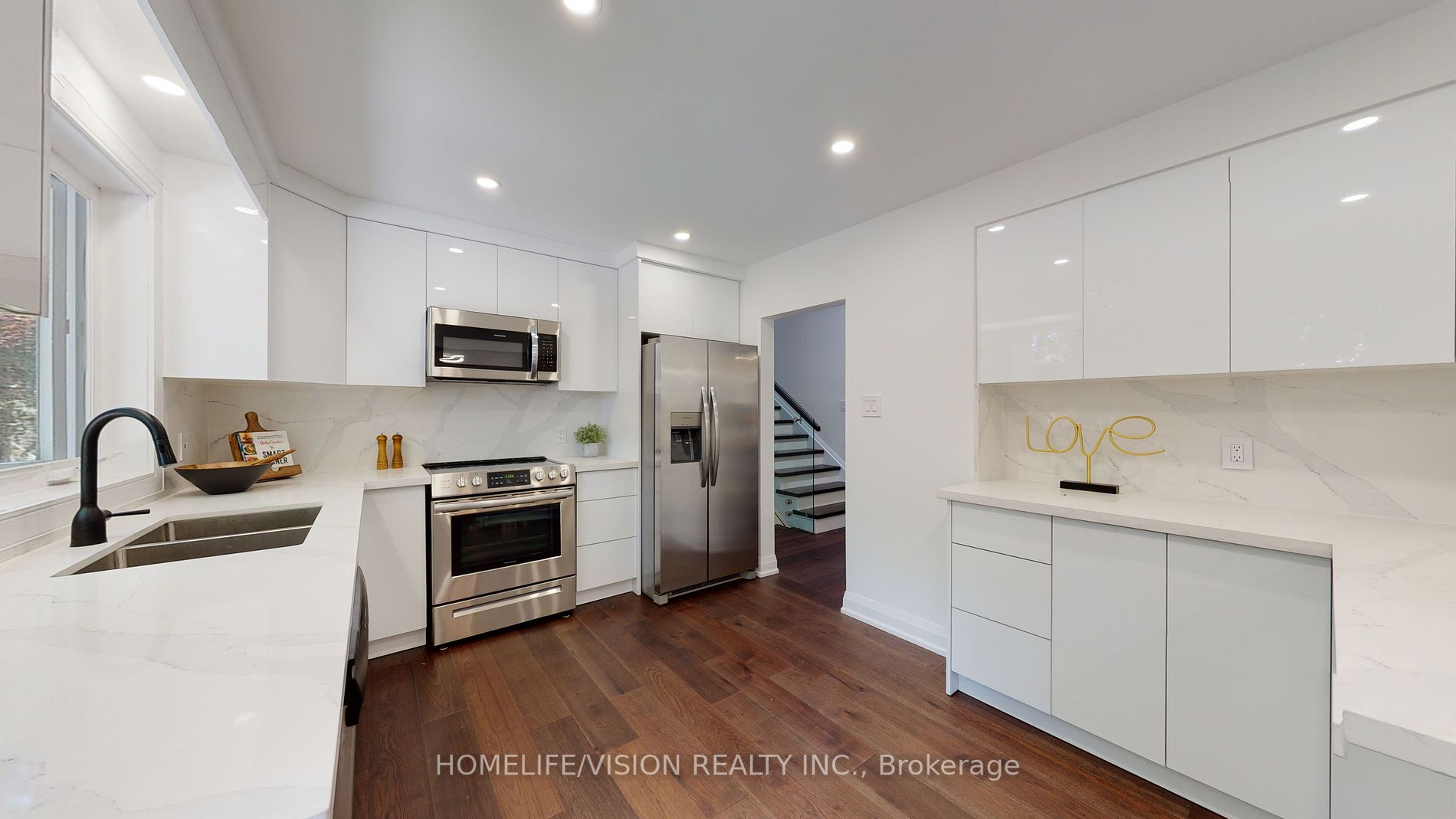 12 Flaremore Cres