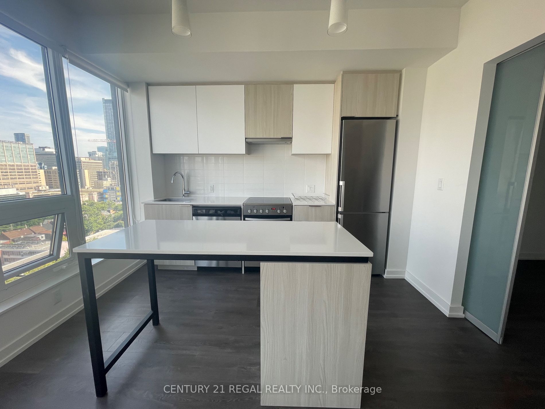 203 College St, #1307