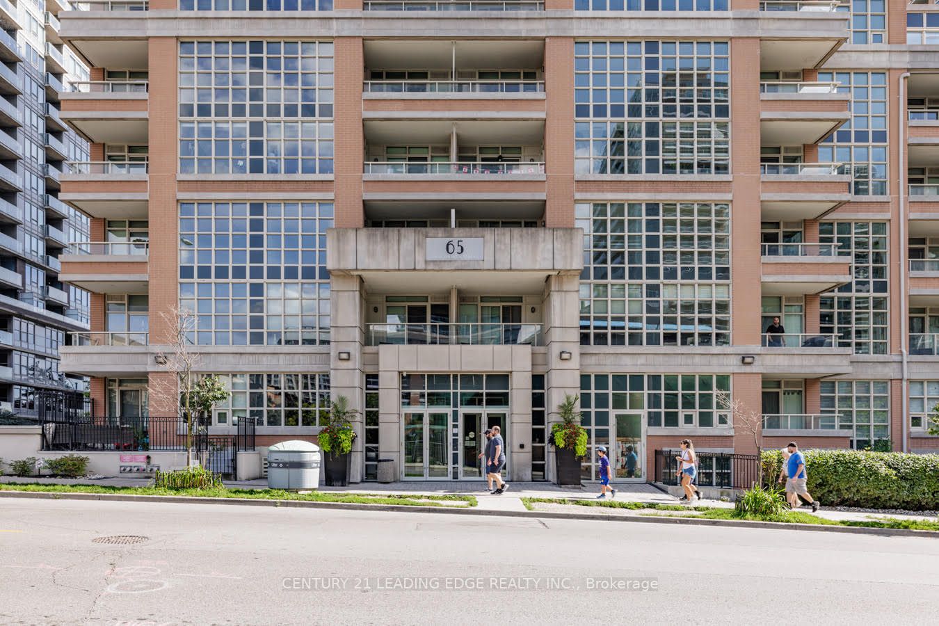 65 East Liberty St, #418