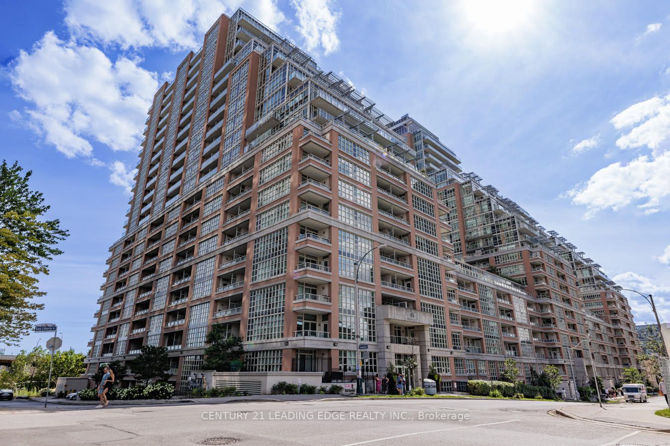 65 East Liberty St, #418