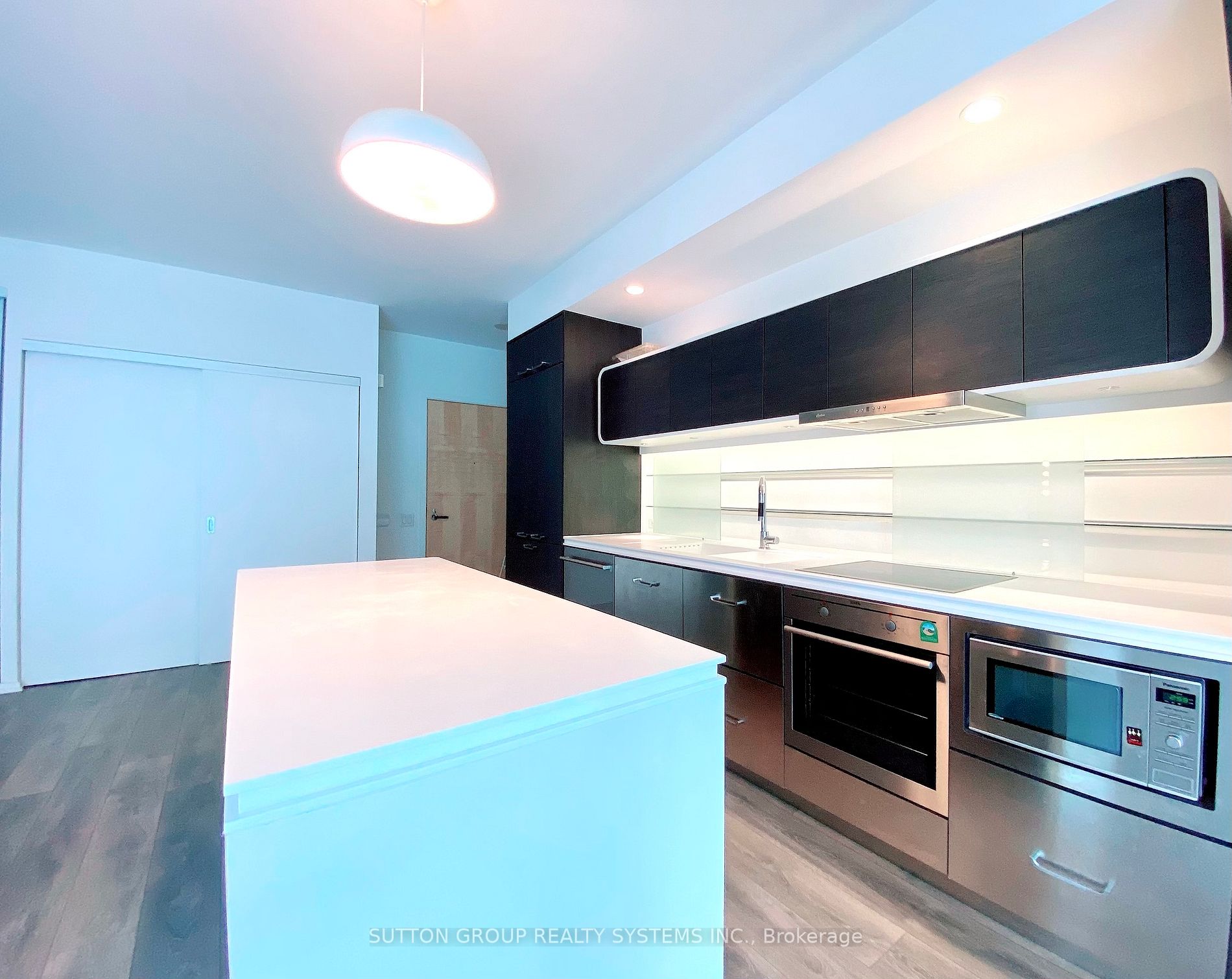 45 Charles St E, #306