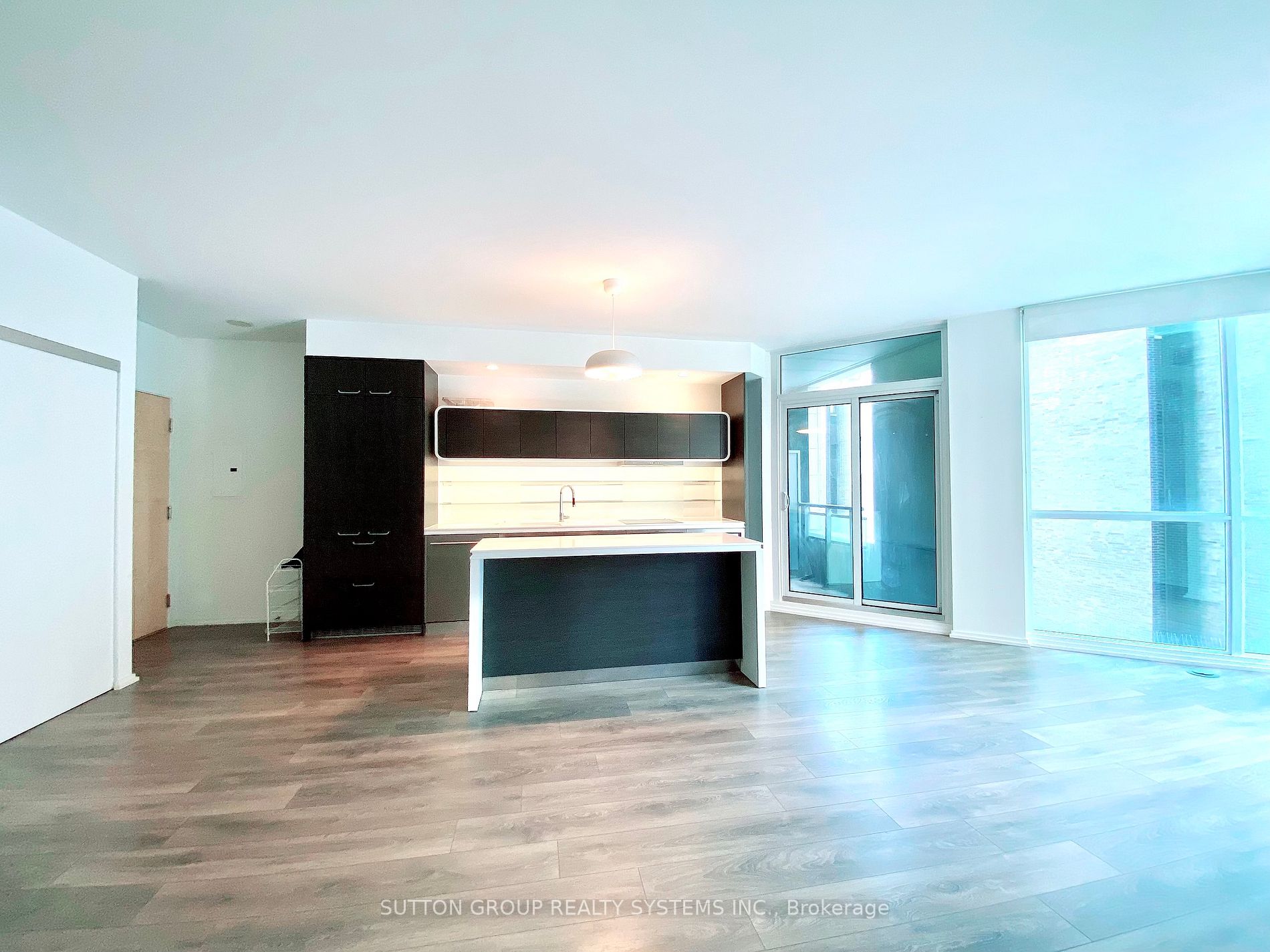 45 Charles St E, #306