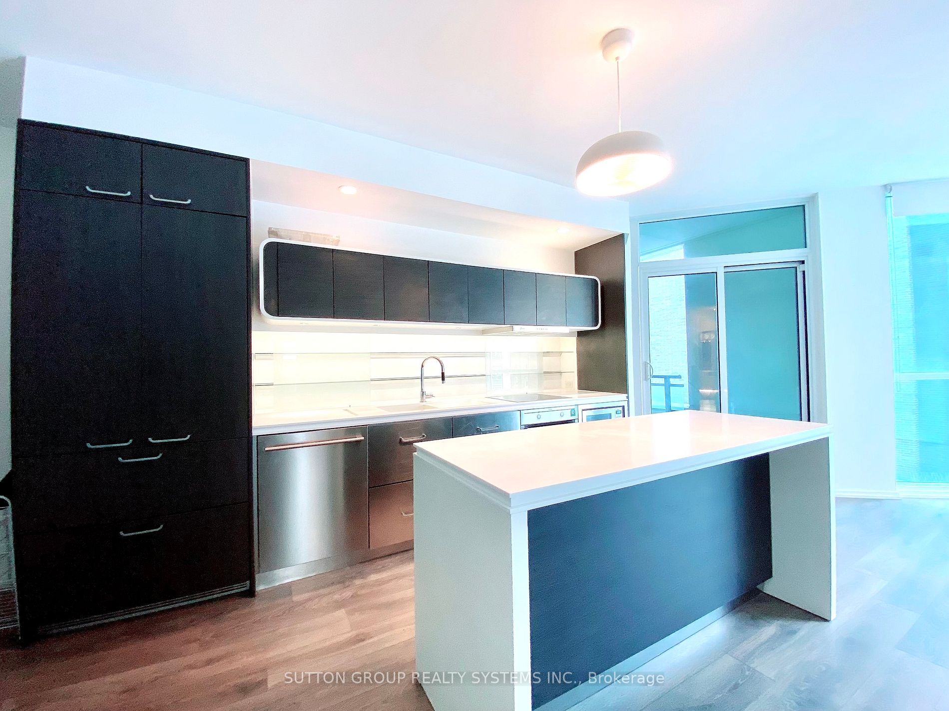 45 Charles St E, #306