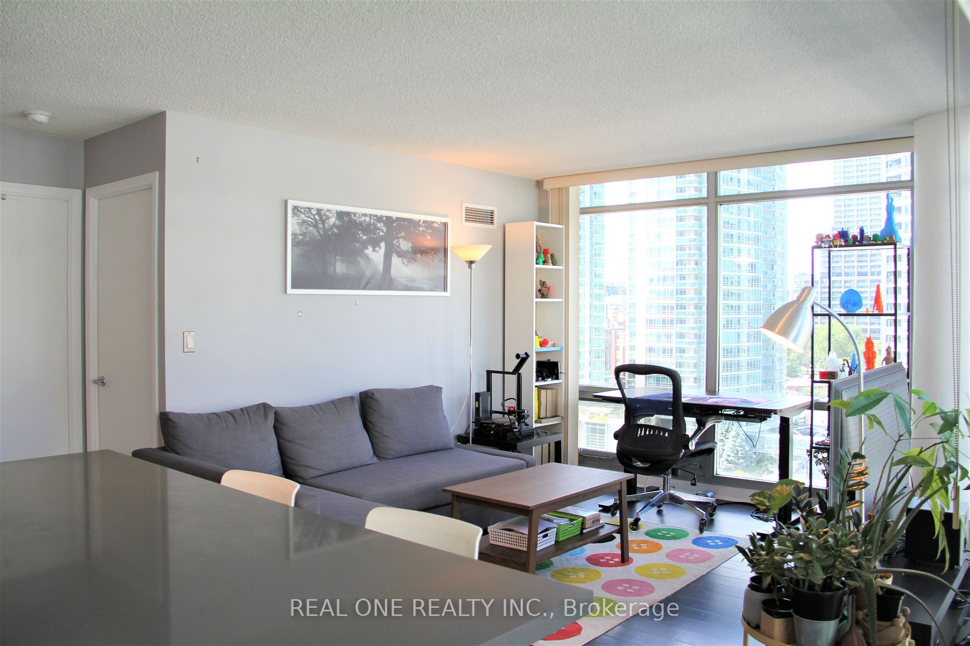 81 Navy Wharf Crt, #1212