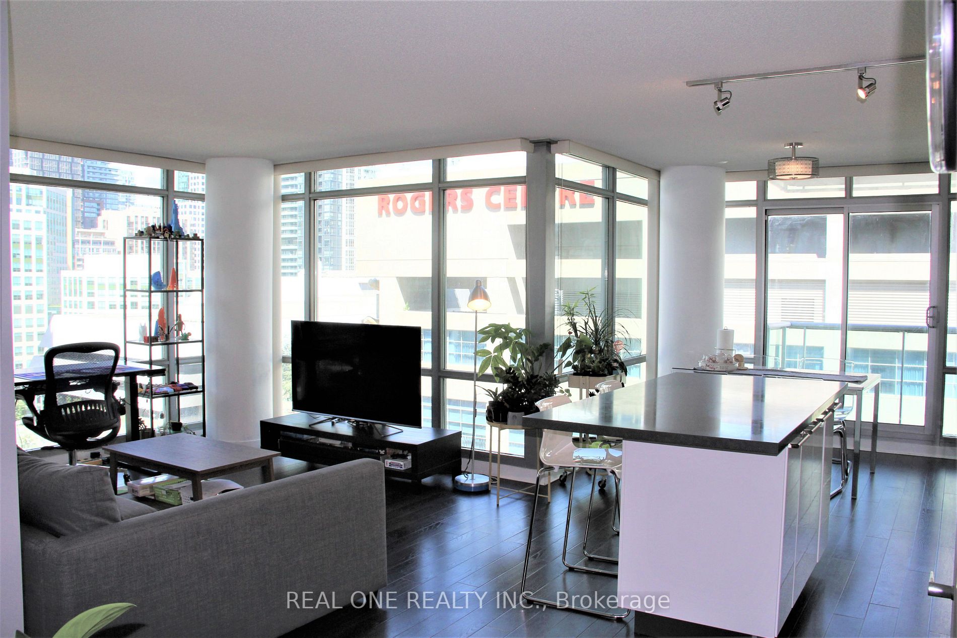 81 Navy Wharf Crt, #1212