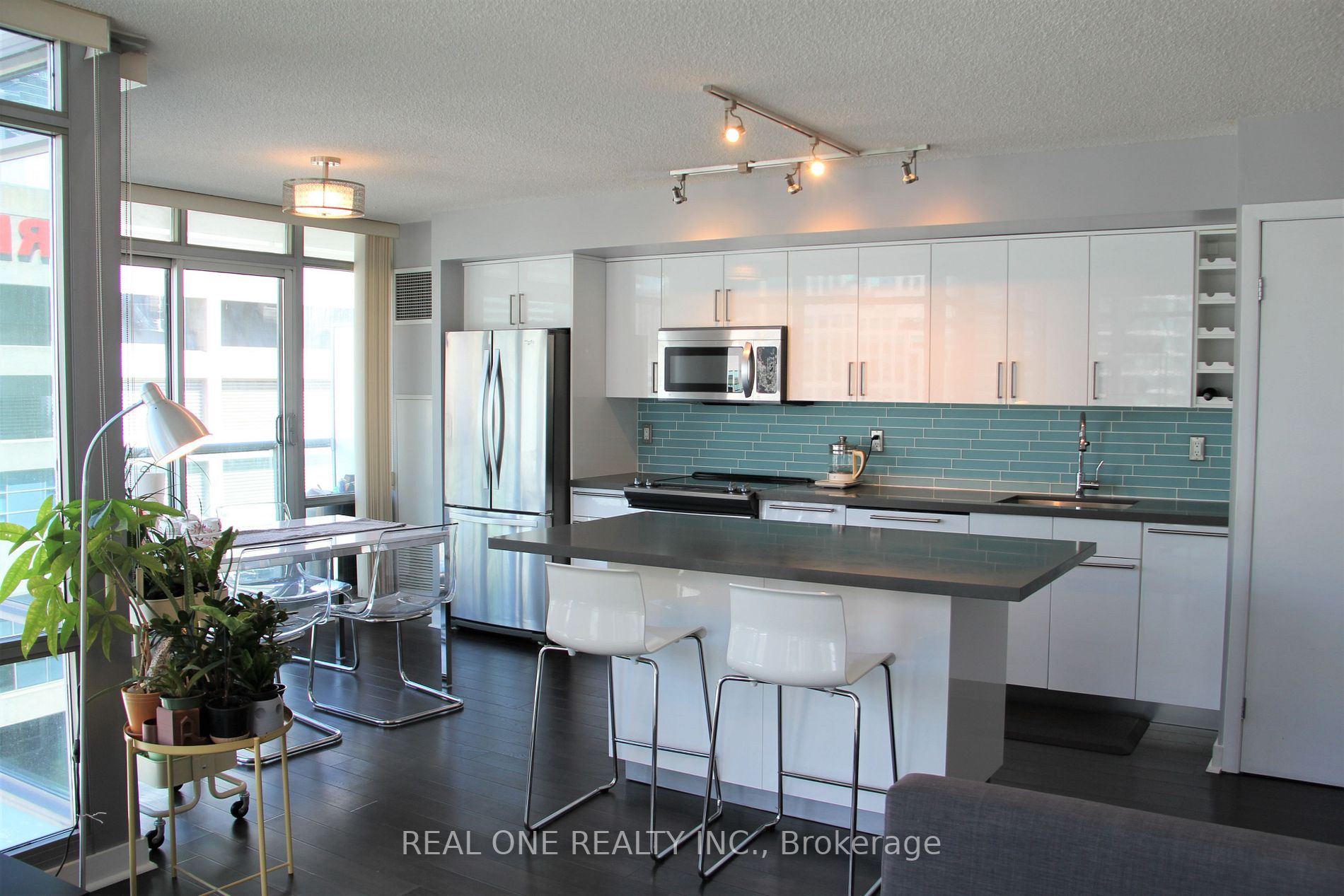 81 Navy Wharf Crt, #1212