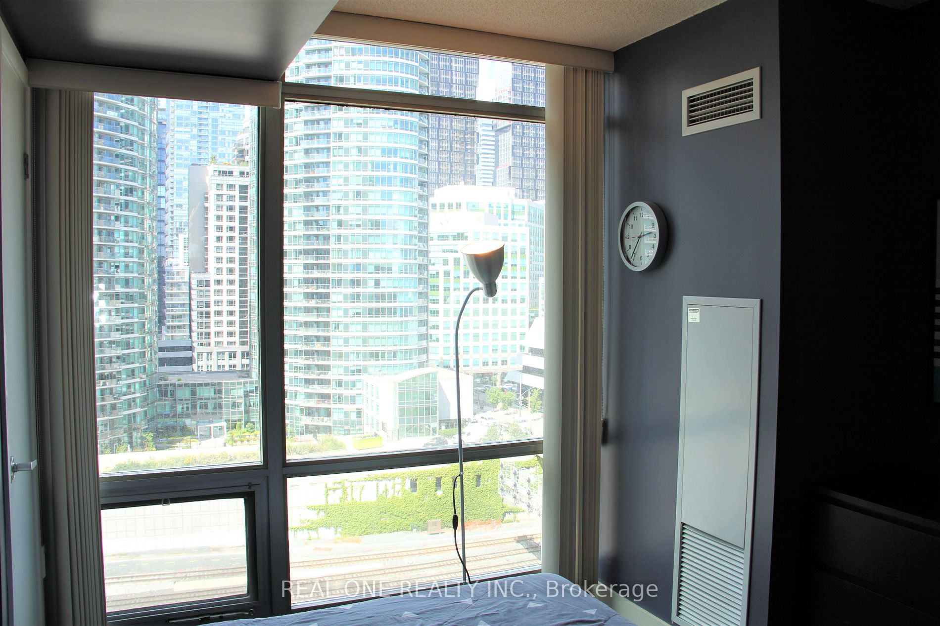 81 Navy Wharf Crt, #1212